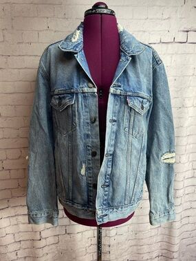 Levi’s mens size medium distressed jean jacket mid wash
